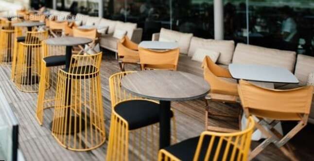 Commerce à VALBONNE