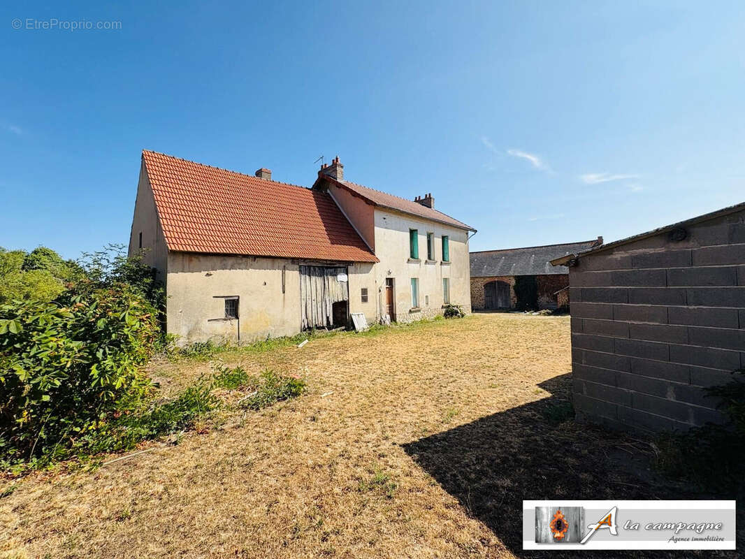Maison 171 m² à Saint-Julien-La-Genete  - photo 4