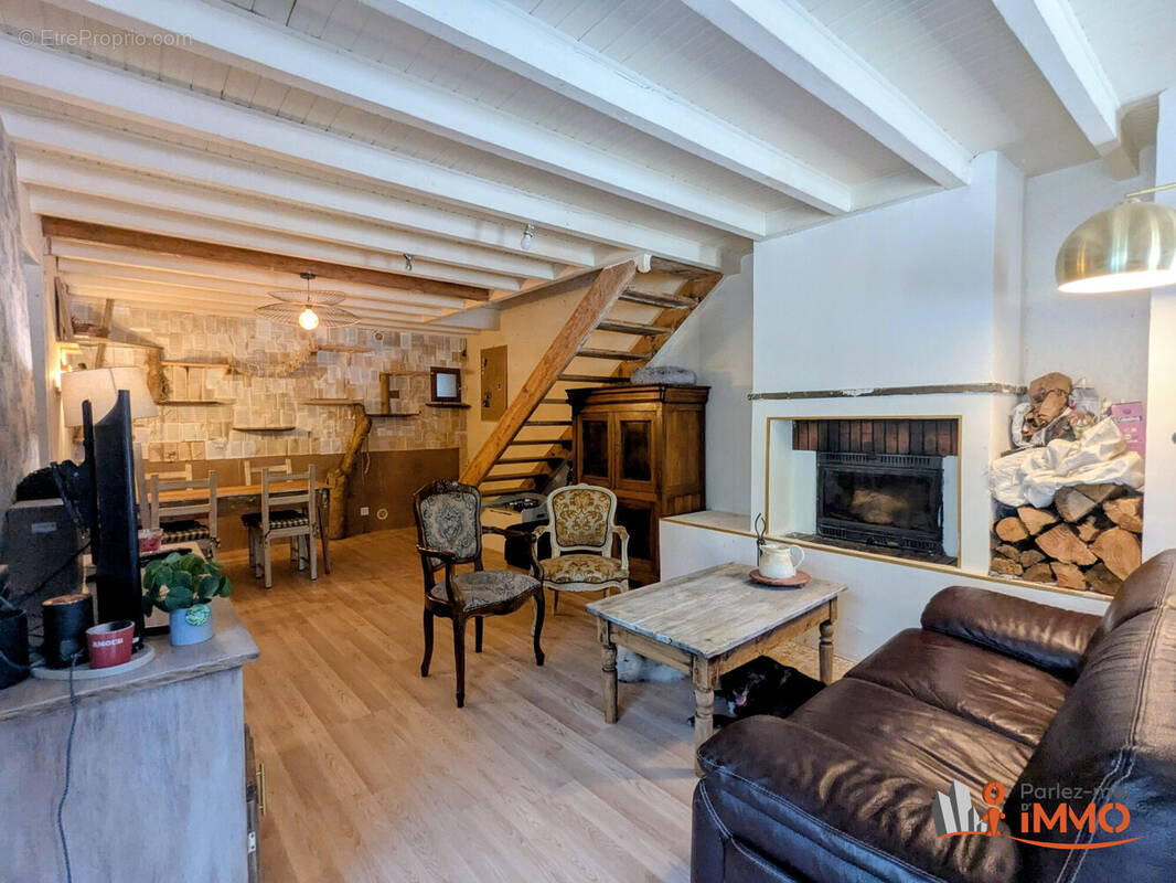 Maison à PRECIEUX