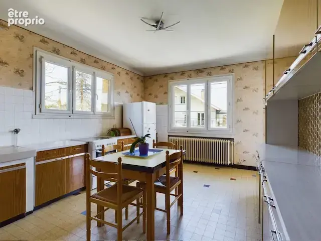 CHASSIEU   200 m2, beaux volumes et multiples possibilités - photo 9