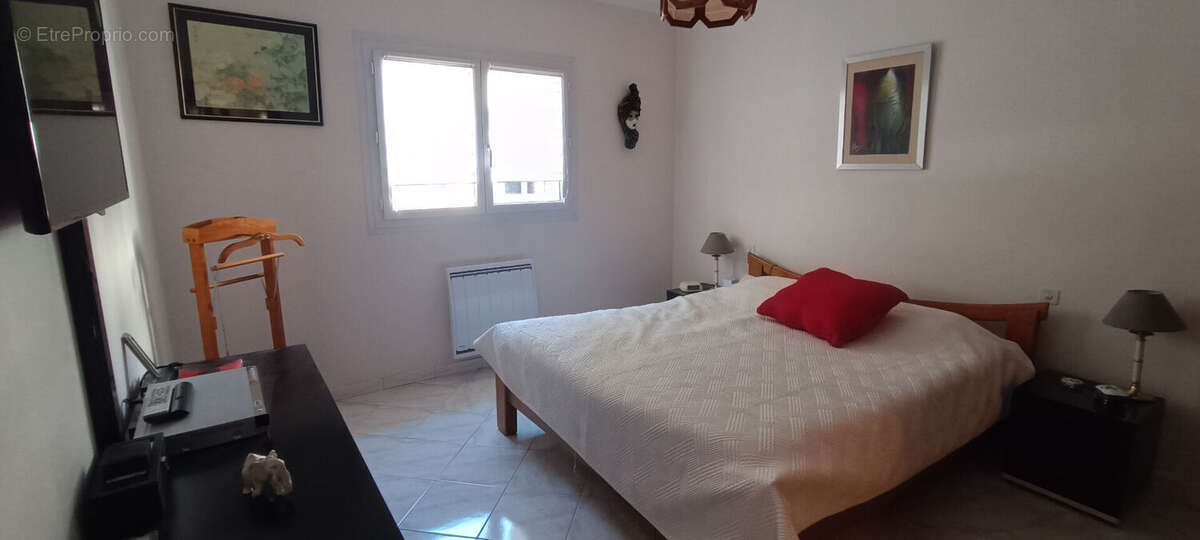 ** Sud ** MAISON Double ** Terrasse & Piscine ** Vue Dégagée ** (83500) LA SEYNE SUR MER **ur Mer 6 pièce(s) - photo 12