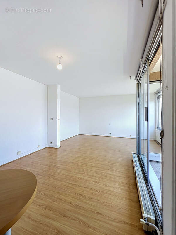 Studio lumineux avec balcon - Hyper-centre Reims - photo 4