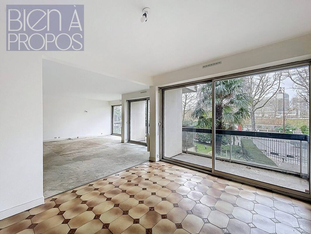 Appartement à NEUILLY-SUR-SEINE