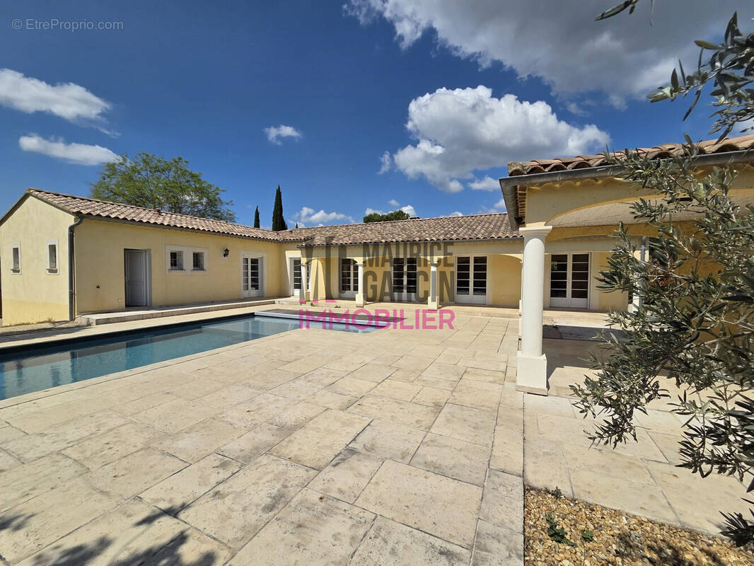 Maison à L'ISLE-SUR-LA-SORGUE