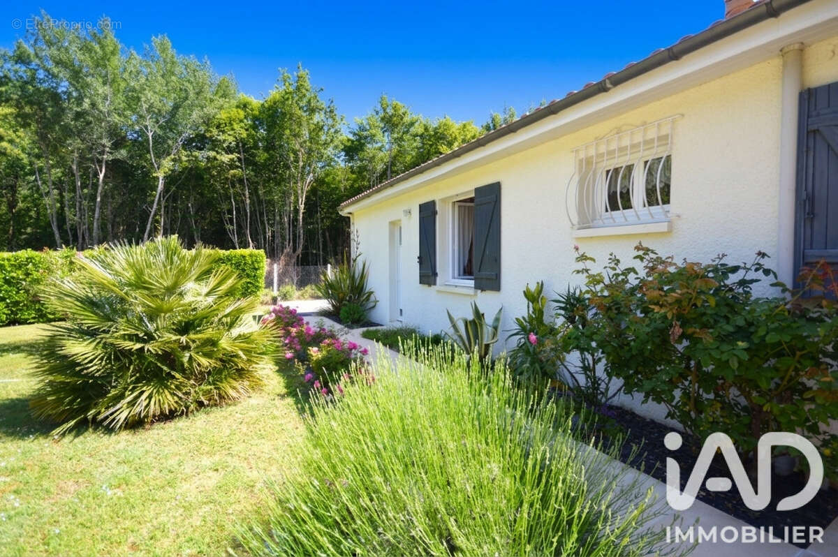 Maison 100 m² à Chermignac  - photo 5