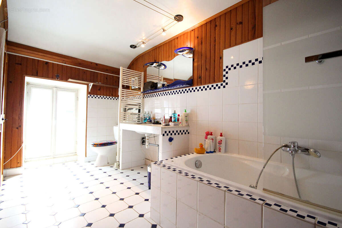 Maison à VERT-LE-PETIT