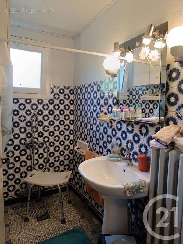 Maison 106 m² à Cercoux  - photo 6