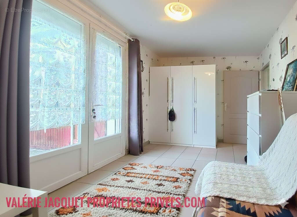 Maison à LA ROCHE-CHALAIS