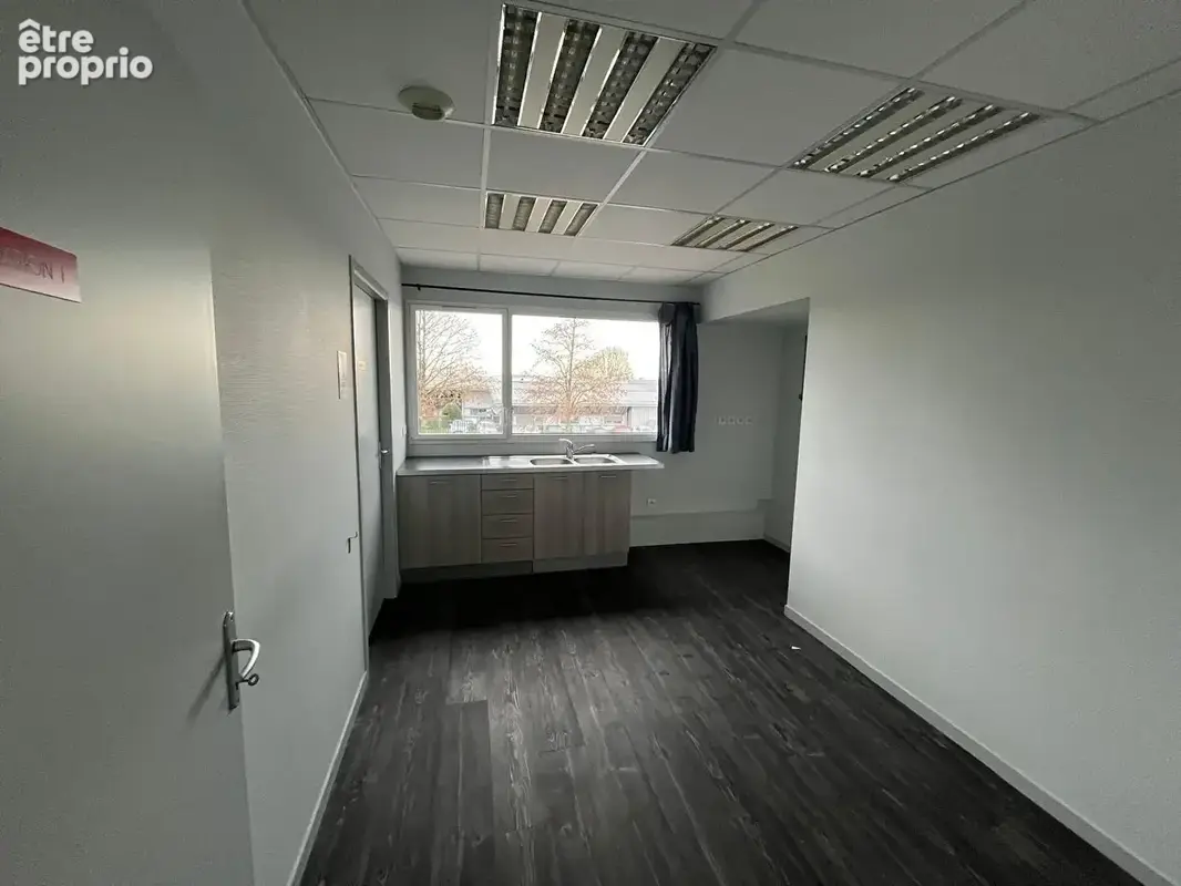 Bureaux à vendre  Saint Lo 570 m² - photo 16