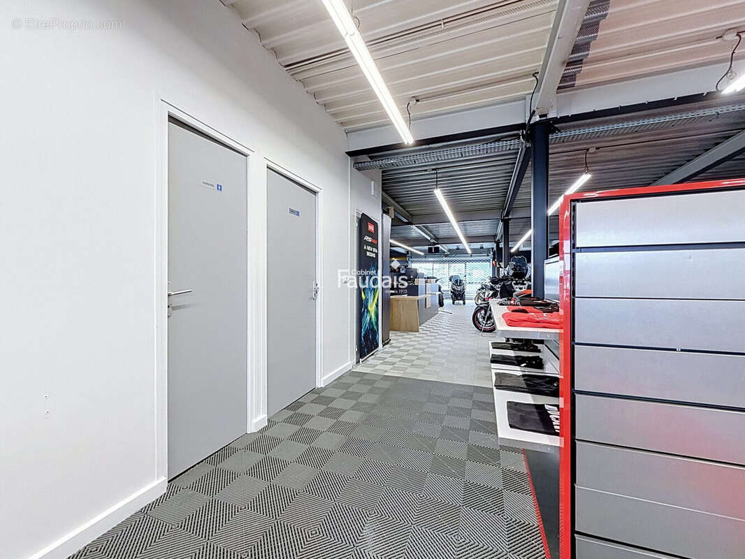 Commerce 1102 m² à Saint-Lo  - photo 5