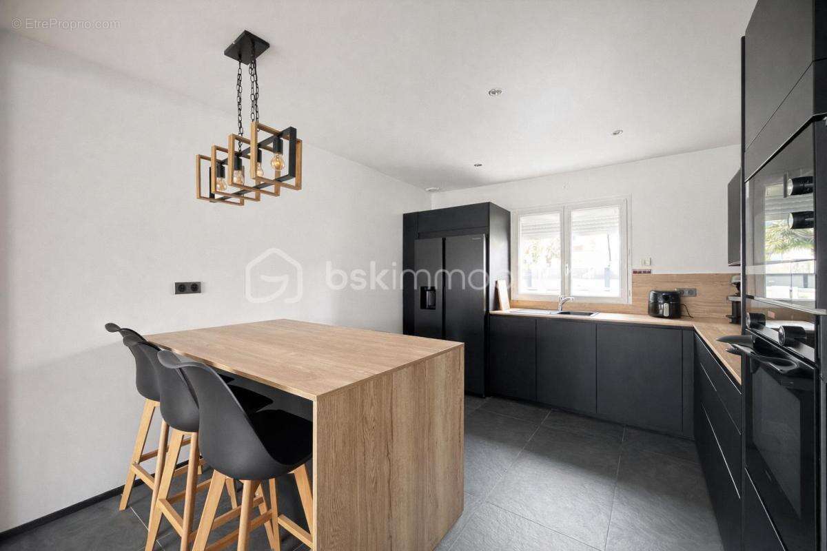 Maison à LE PLESSIS-BELLEVILLE