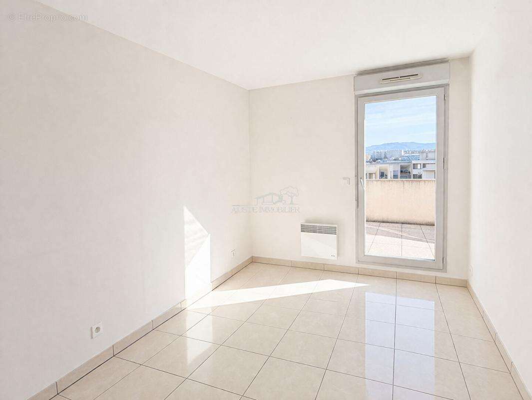 Appartement à MARSEILLE-3E