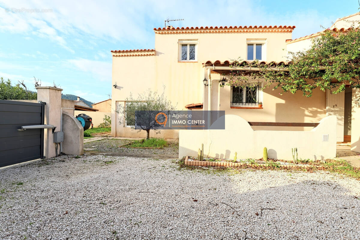 Maison à SOLLIES-PONT