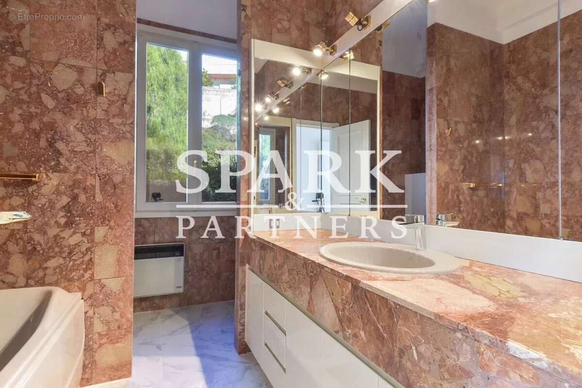 Appartement à CAP-D'AIL