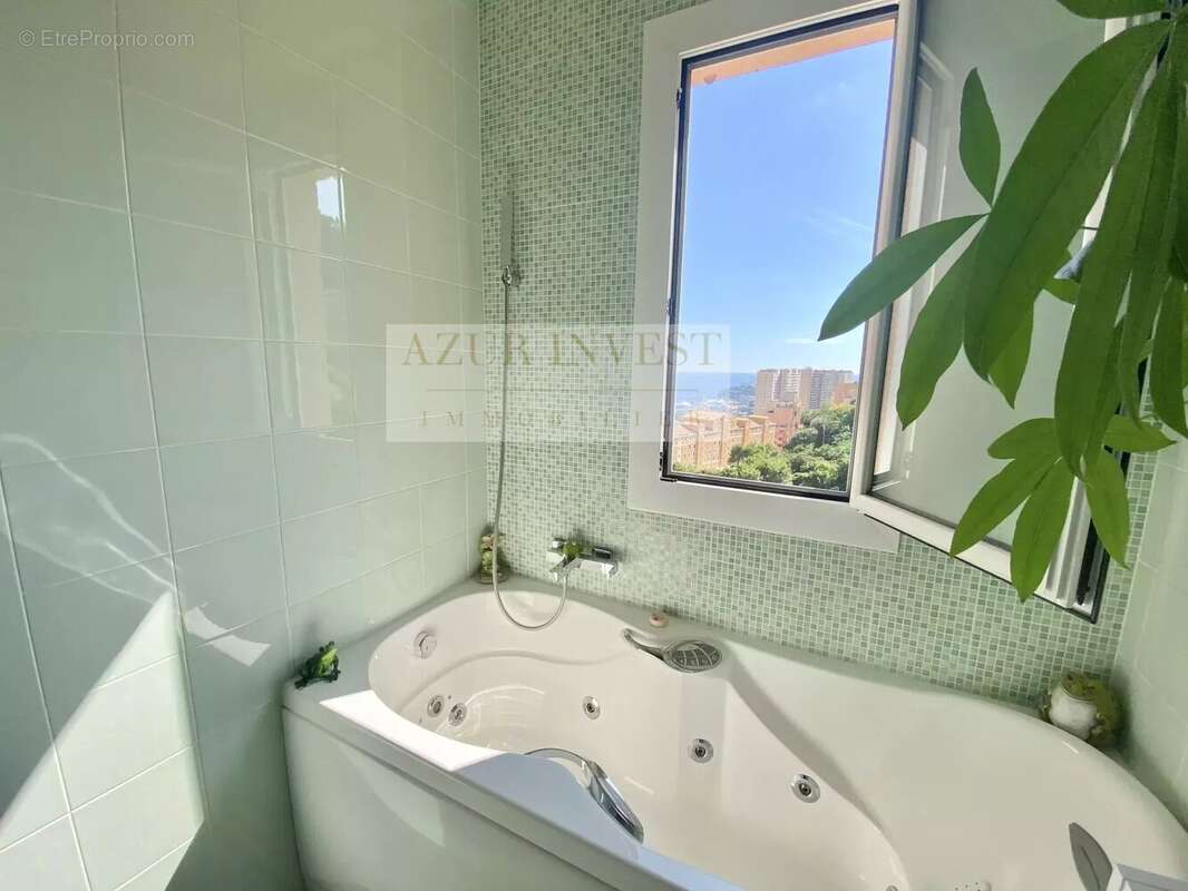 Appartement à ROQUEBRUNE-CAP-MARTIN