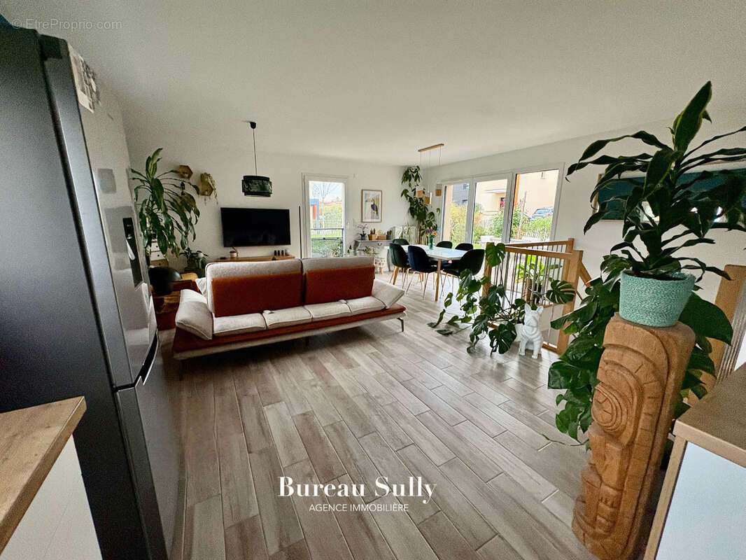 Maison à LA TOUR-DE-SALVAGNY