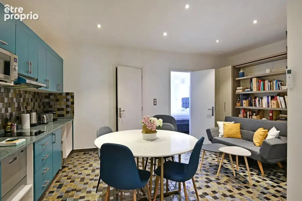 Avignon intra-muros – Immeuble de rapport rénové, de 8 logements, vendu entièrement meublé - photo 3