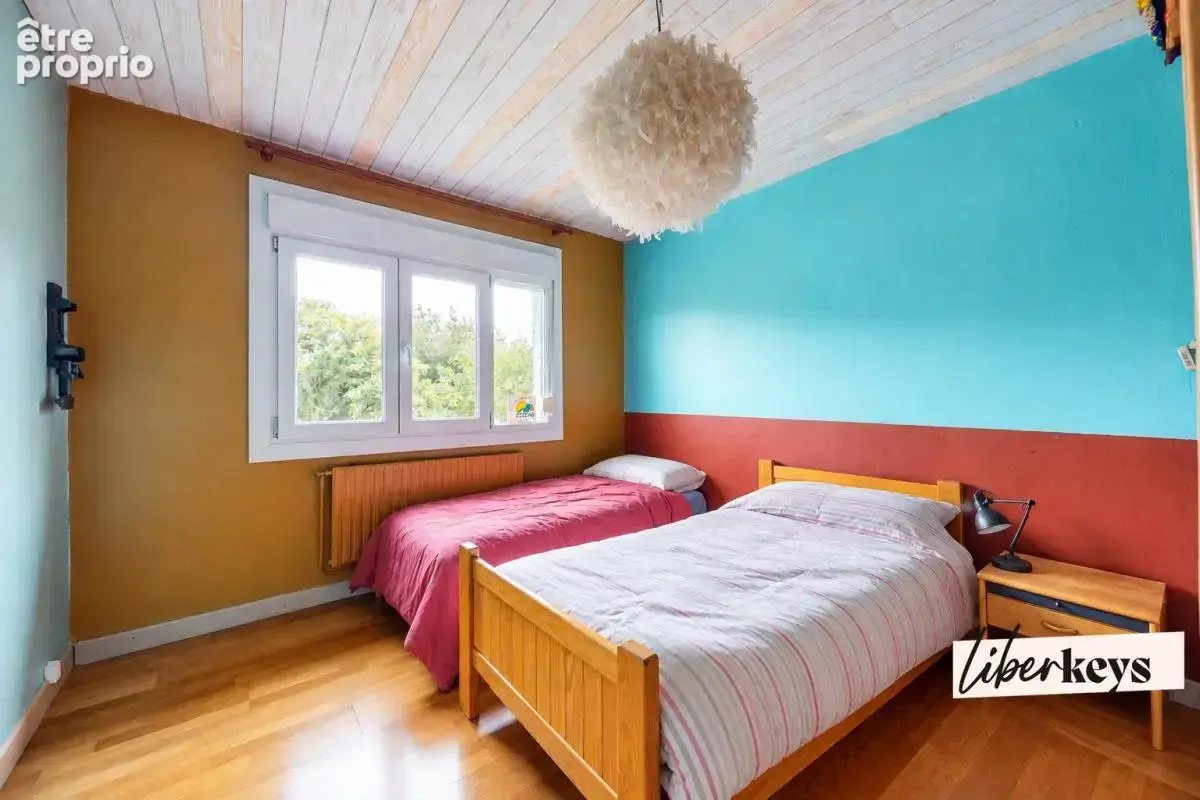 Maison de 120m² avec 4 chambres, jardin, garage, et cave - photo 8