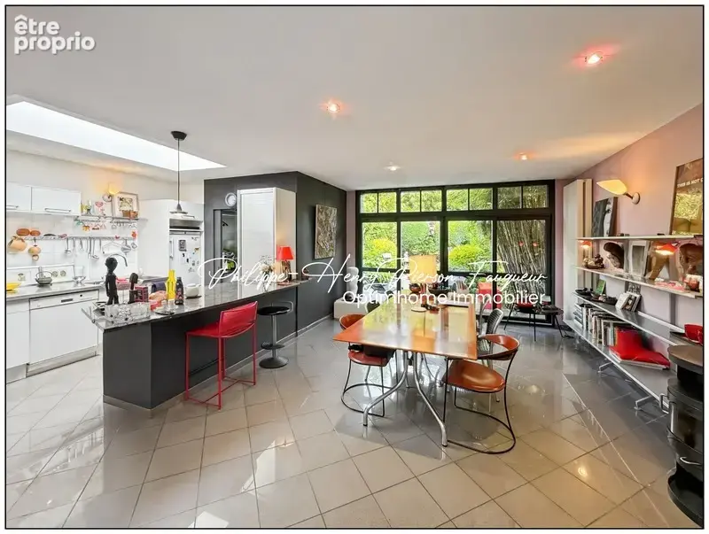 Exclusivité Maison familiale de caractère • 259 m² • 5 chambres • Jardin • Cave • Fibre • Alarme • 2 garages possibles – Saint-M - photo 3