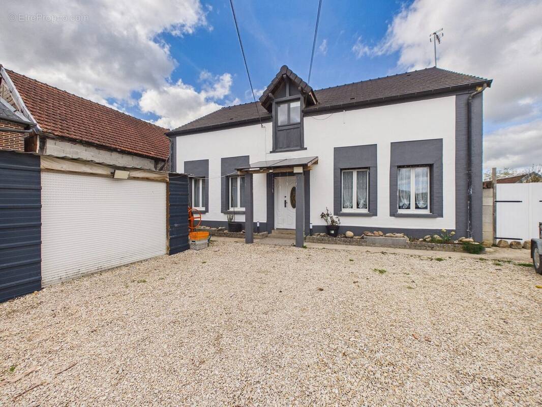 Maison à NEUVILLE-SUR-VANNES