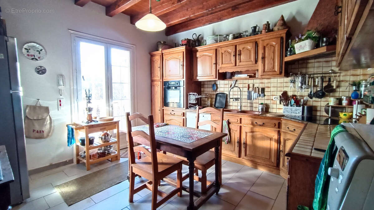 Maison à LA CHAPELLE-GONAGUET