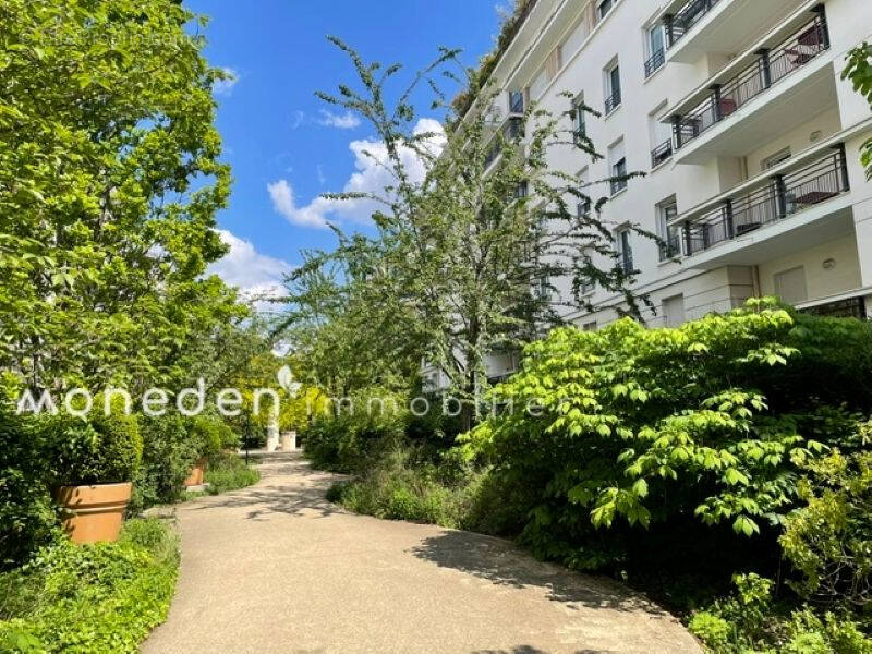 Appartement à COURBEVOIE