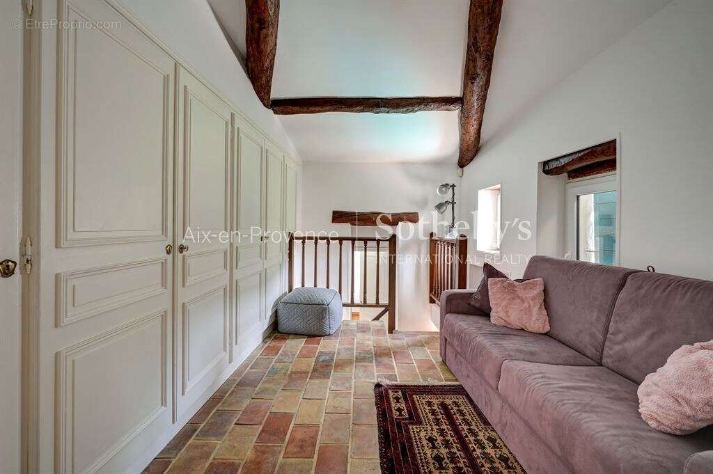 Maison à VENTABREN