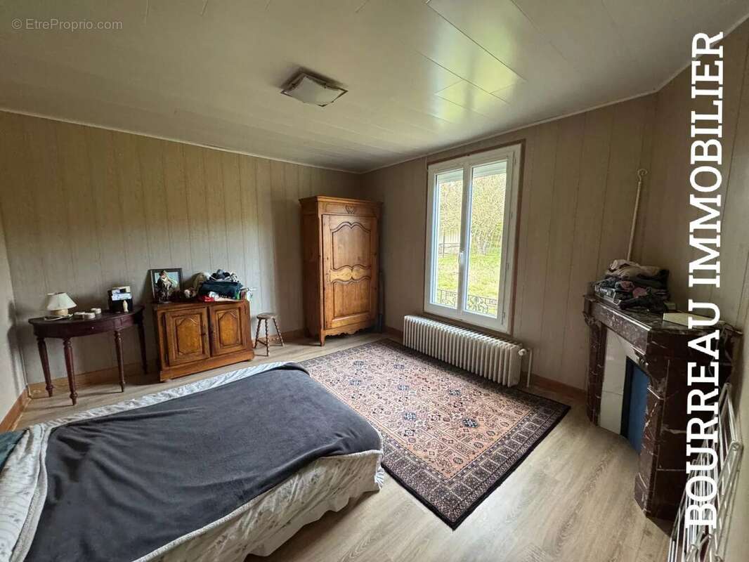Appartement à LA CELLE-SAINT-CYR