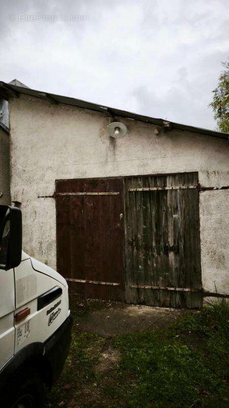 Maison à MOULINS-SUR-YEVRE