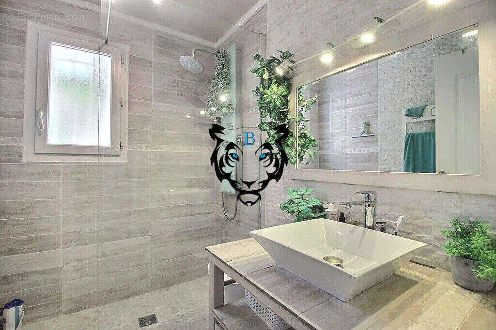 Maison à ROQUEBRUNE-SUR-ARGENS