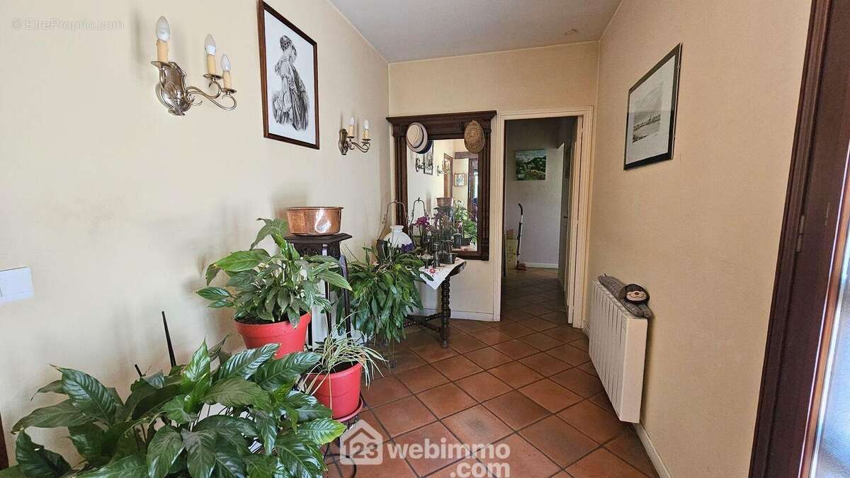 Une entrée spacieuse de 8 m².