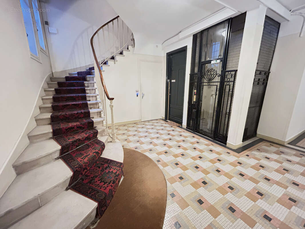 Appartement à PARIS-16E