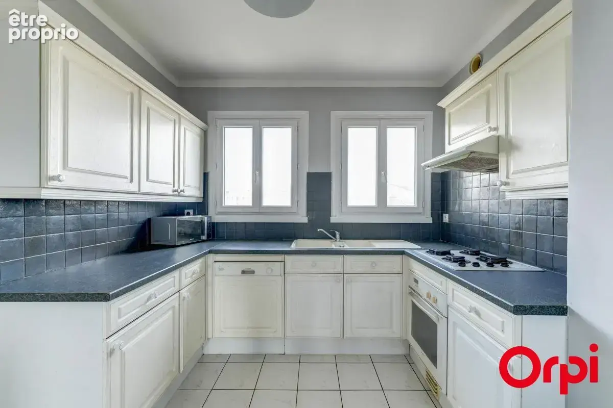 CALUIRE CENTRE BOURG - T3 de 79 m² avec vue dégagée - photo 6