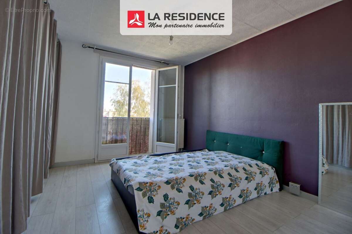 Appartement à LES CLAYES-SOUS-BOIS