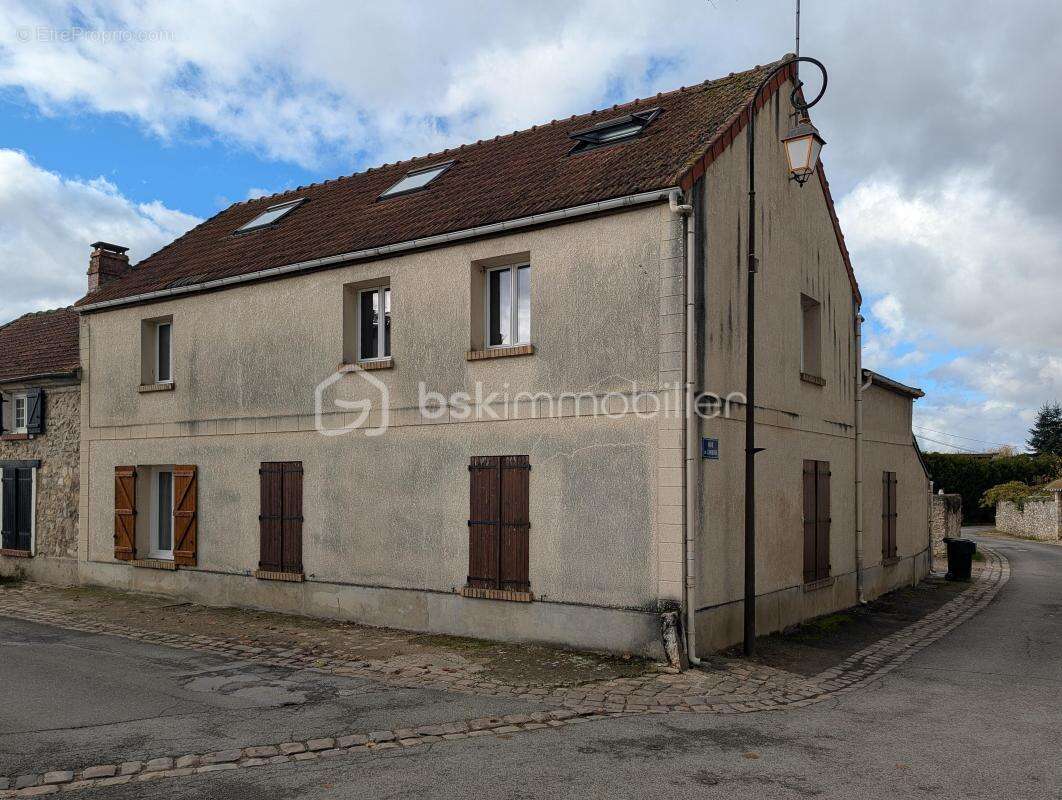 Appartement à PEROY-LES-GOMBRIES
