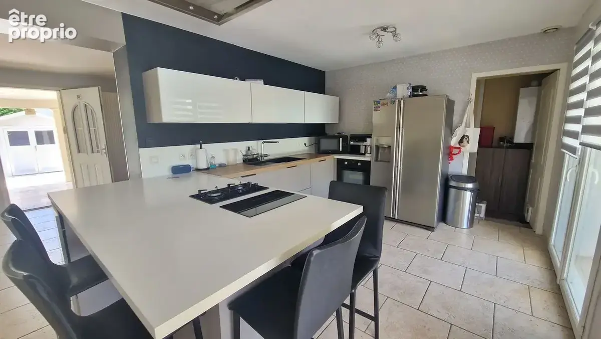 Maison 6 pièces 177 m² à vendre à Genas (69740) - photo 4