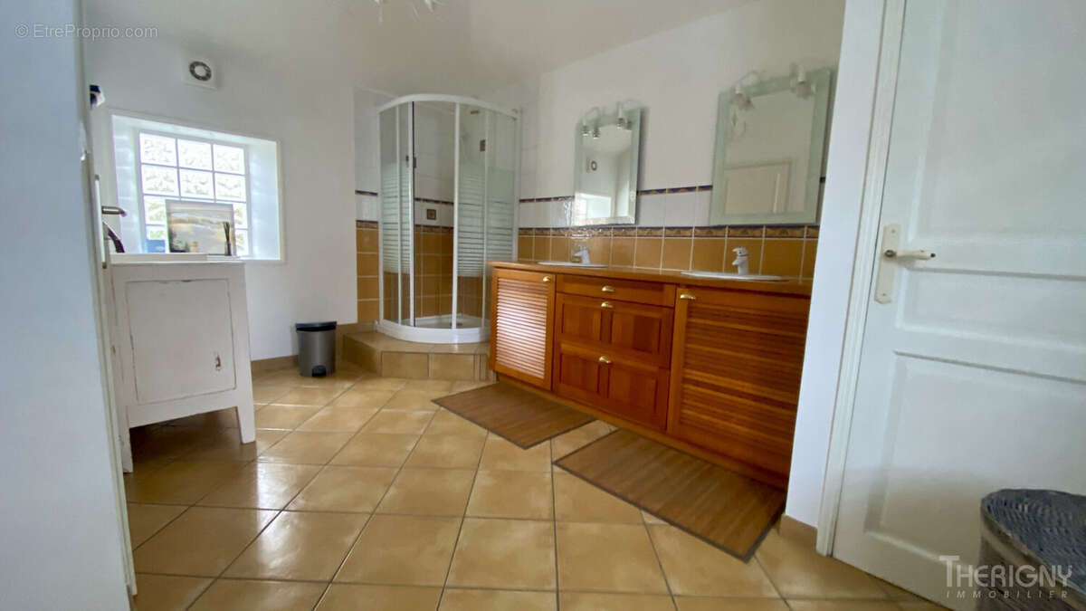 Maison à FEUQUIERES-EN-VIMEU