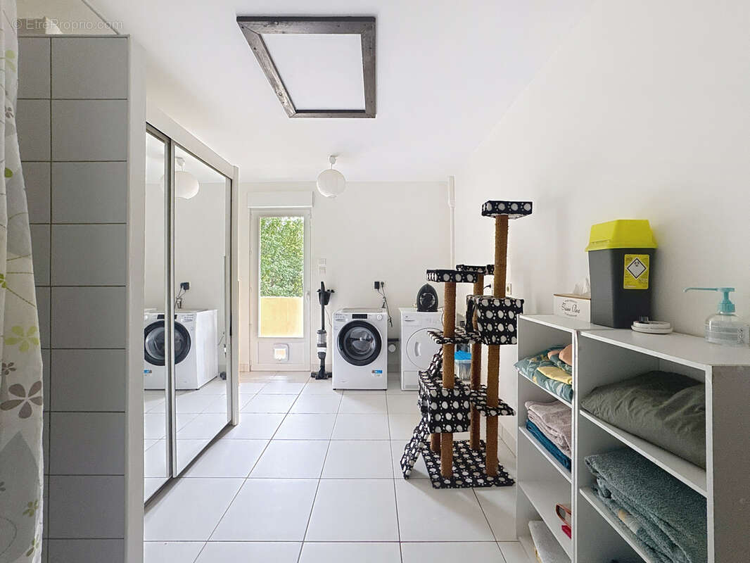 Maison à SAINT-CYR-LA-ROCHE