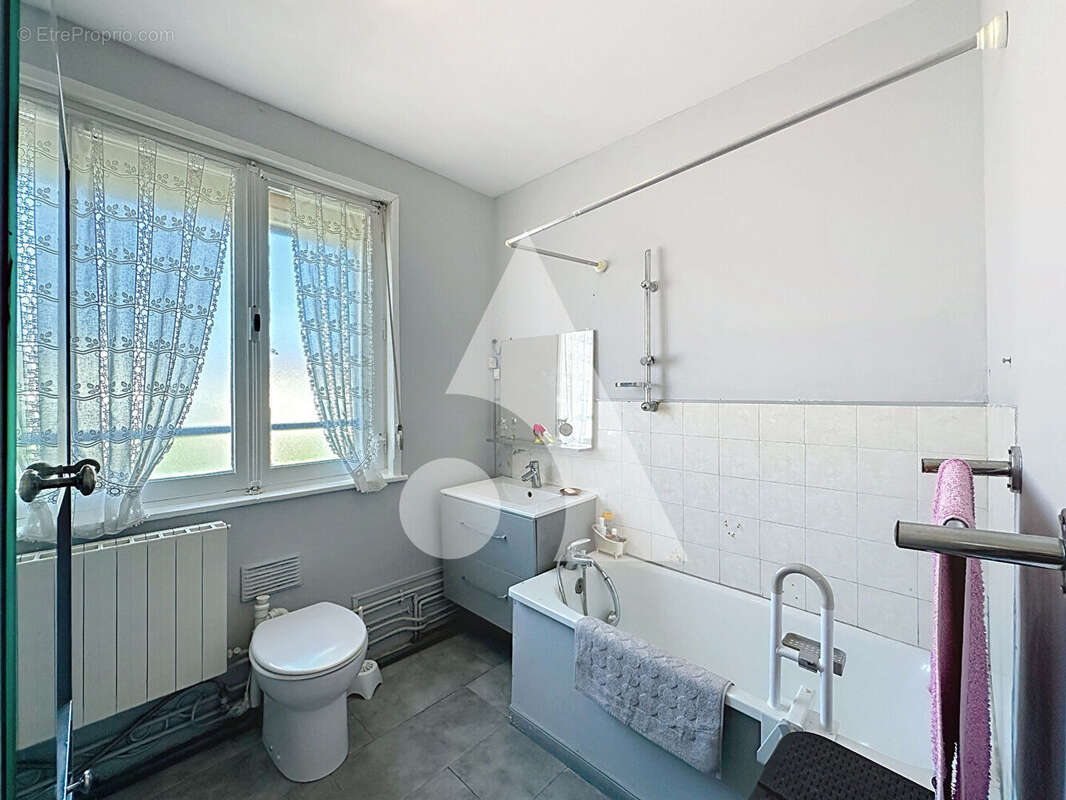 Maison à QUIEVRECHAIN