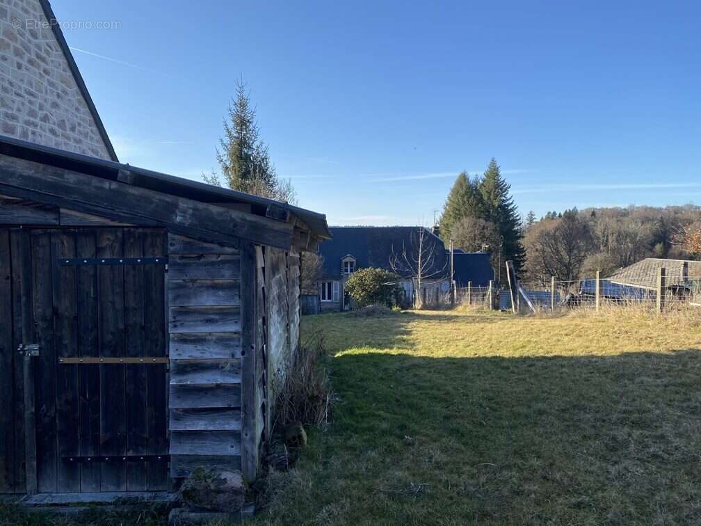 Maison à PEROLS-SUR-VEZERE