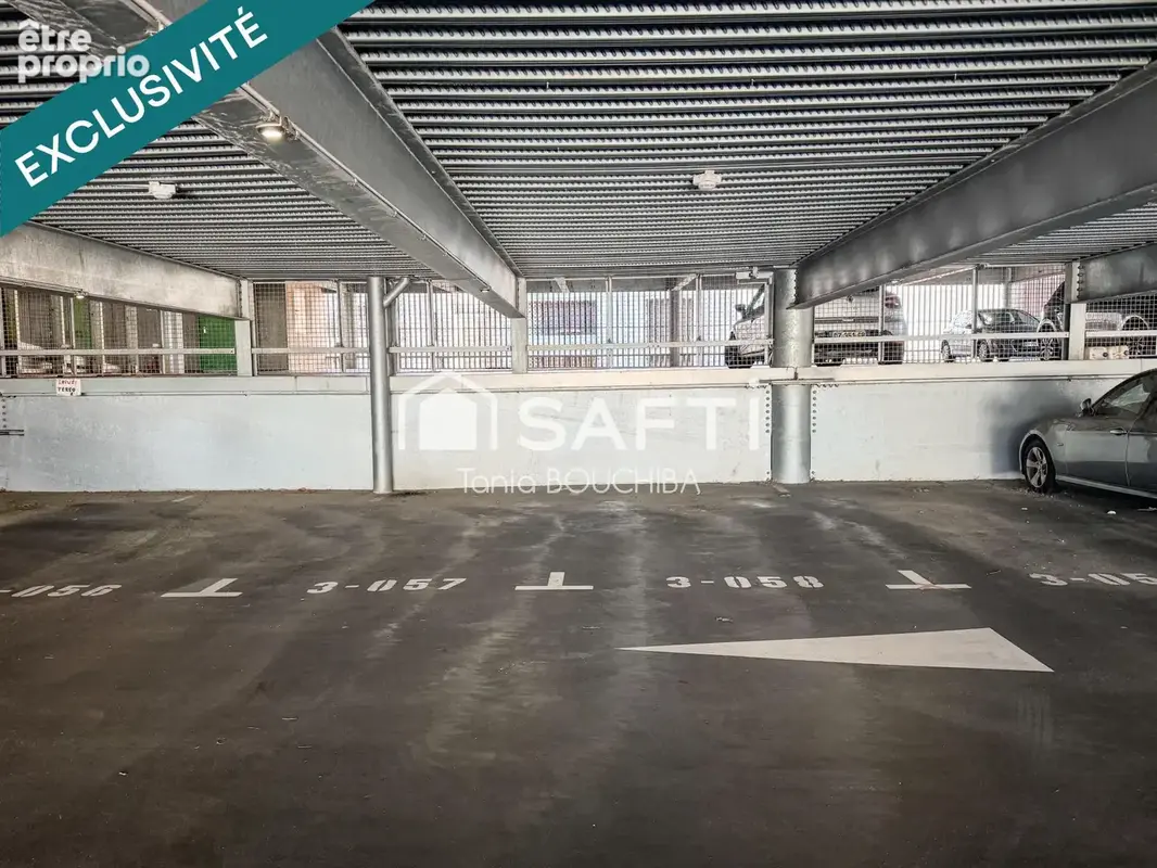 Photo 1 - Parking à BEGLES