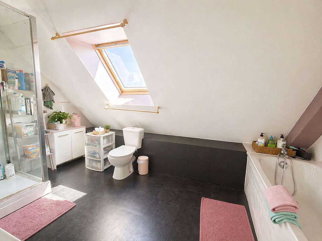 Maison à LE COURS