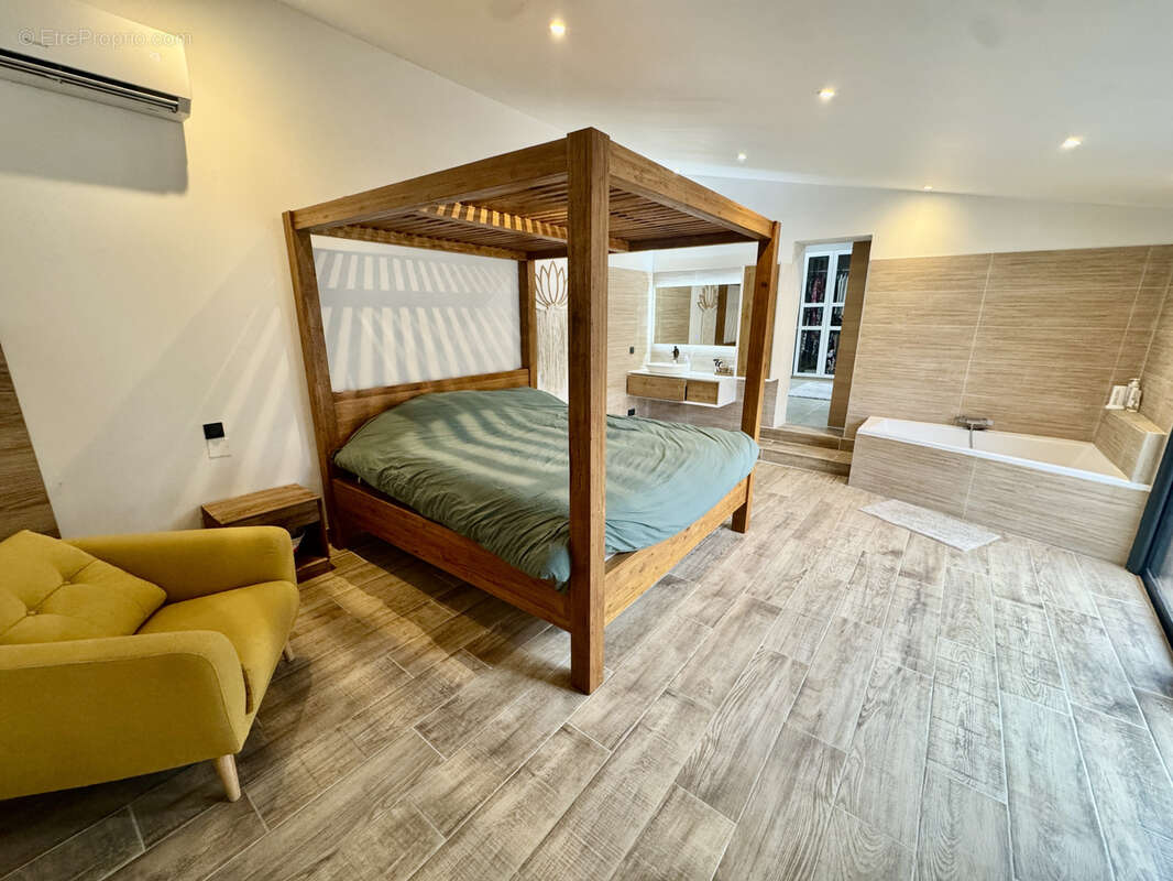 Maison à SUZE-LA-ROUSSE