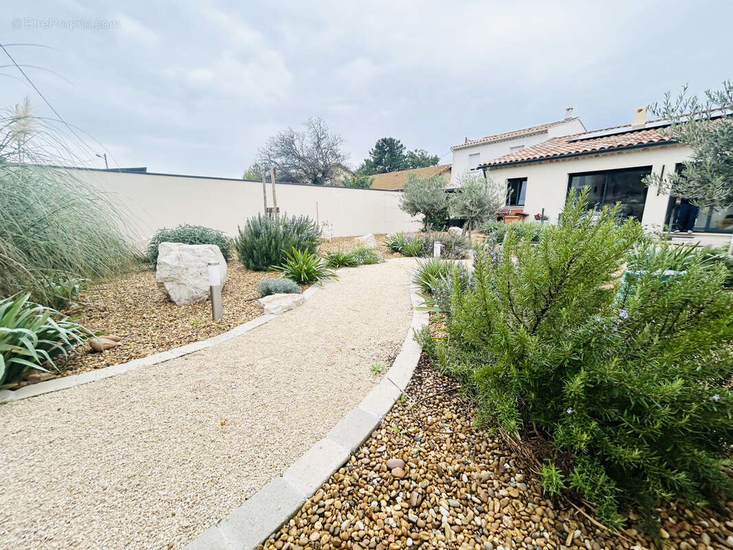 Maison à MORIERES-LES-AVIGNON