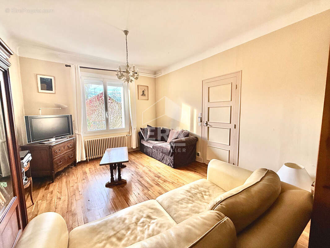 Maison à FLEURY-LES-AUBRAIS