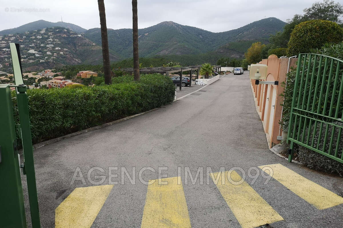 Parking à THEOULE-SUR-MER