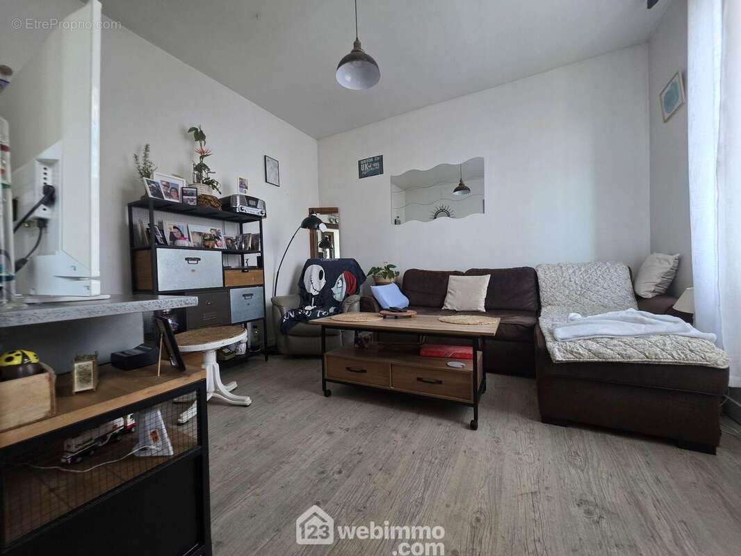 Une pièce très cocooning d?environ 12 m², idéale pour un espace détente - Maison à LAON