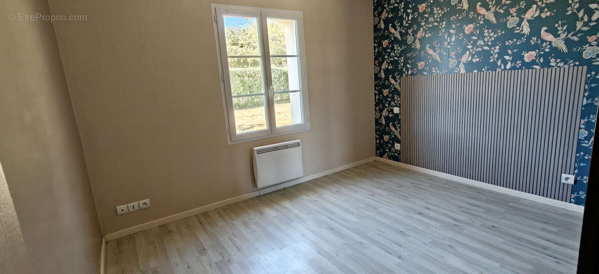 À vendre à Saint-Michel-Chef-Chef (44) : maison de plain pied 4 pièces avec 3 chambres et un garage - photo 9