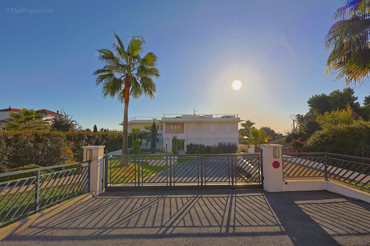 Appartement à VALLAURIS