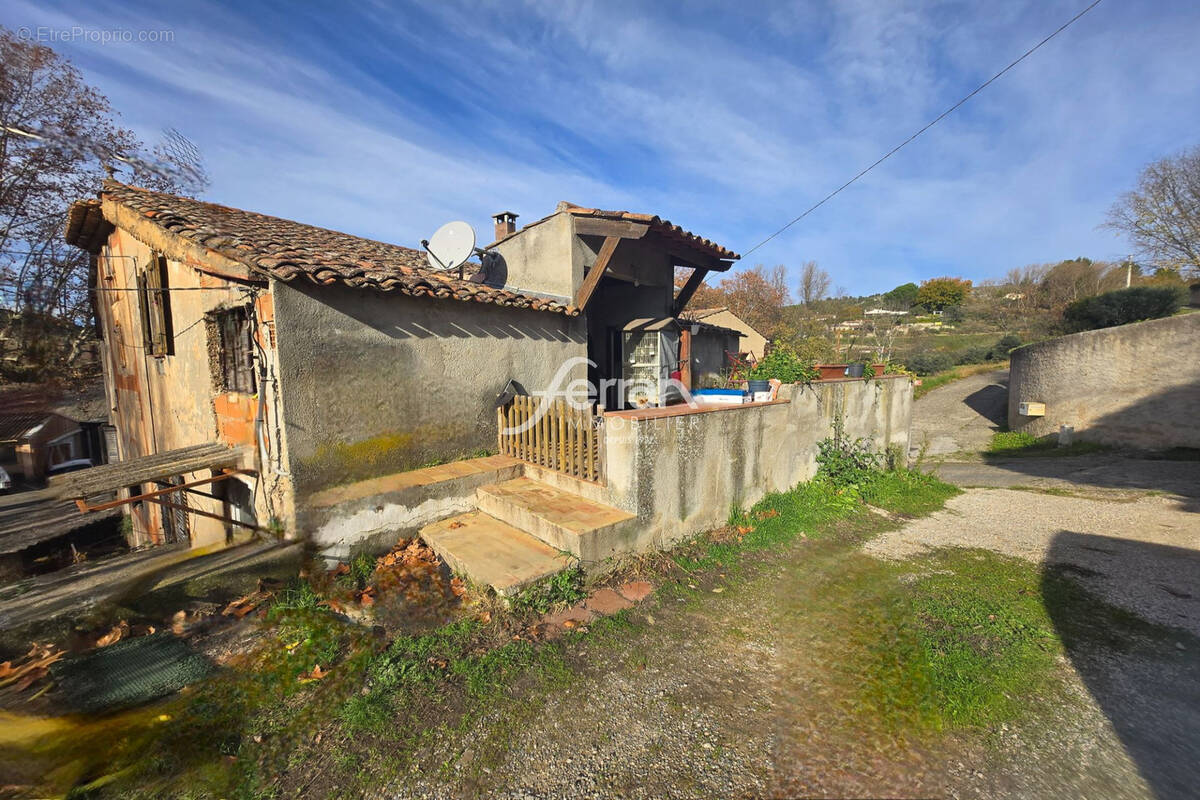 Appartement à SALERNES